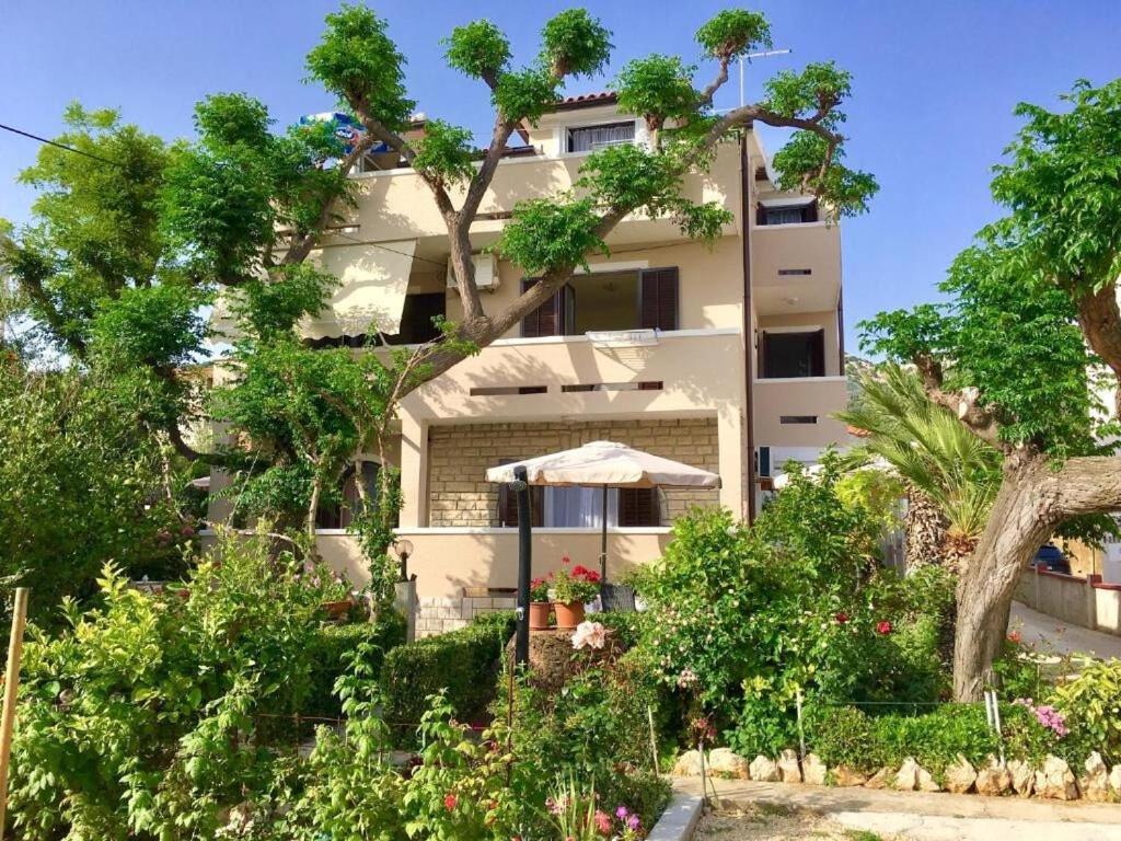 Apartments Zdenka - Garden Terrace Barbat na Rabu エクステリア 写真